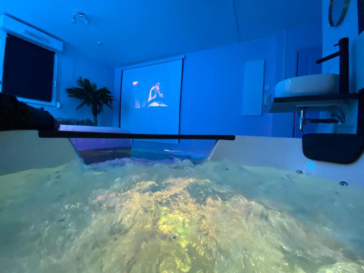 Capsule Miami Vice - Jacuzzi - Billard - Ecran Cinema & Netflix - Ping-Pong - Nintendo & Jeux- Льєвен Екстер'єр фото