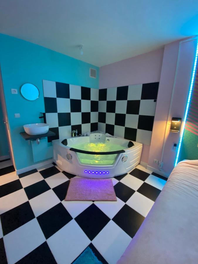 Capsule Miami Vice - Jacuzzi - Billard - Ecran Cinema & Netflix - Ping-Pong - Nintendo & Jeux- Льєвен Екстер'єр фото