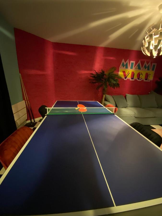 Capsule Miami Vice - Jacuzzi - Billard - Ecran Cinema & Netflix - Ping-Pong - Nintendo & Jeux- Льєвен Екстер'єр фото