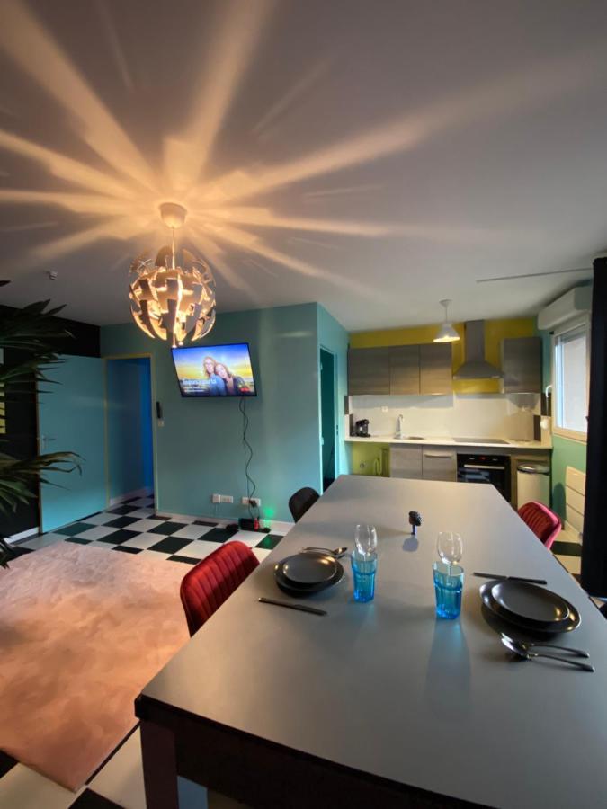 Capsule Miami Vice - Jacuzzi - Billard - Ecran Cinema & Netflix - Ping-Pong - Nintendo & Jeux- Льєвен Екстер'єр фото