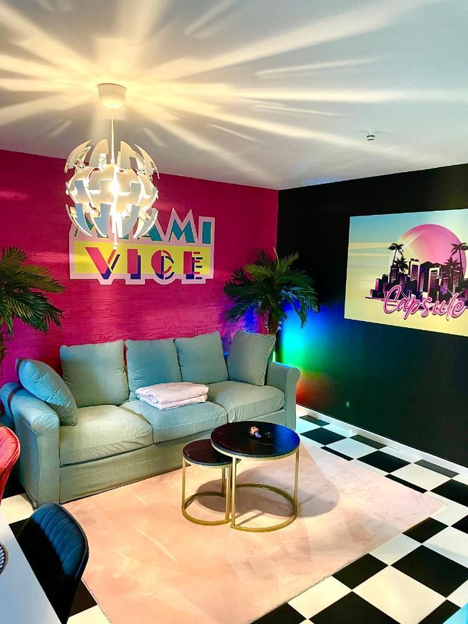 Capsule Miami Vice - Jacuzzi - Billard - Ecran Cinema & Netflix - Ping-Pong - Nintendo & Jeux- Льєвен Екстер'єр фото