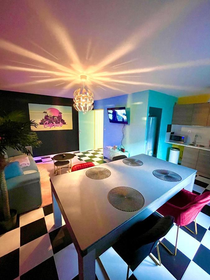 Capsule Miami Vice - Jacuzzi - Billard - Ecran Cinema & Netflix - Ping-Pong - Nintendo & Jeux- Льєвен Екстер'єр фото