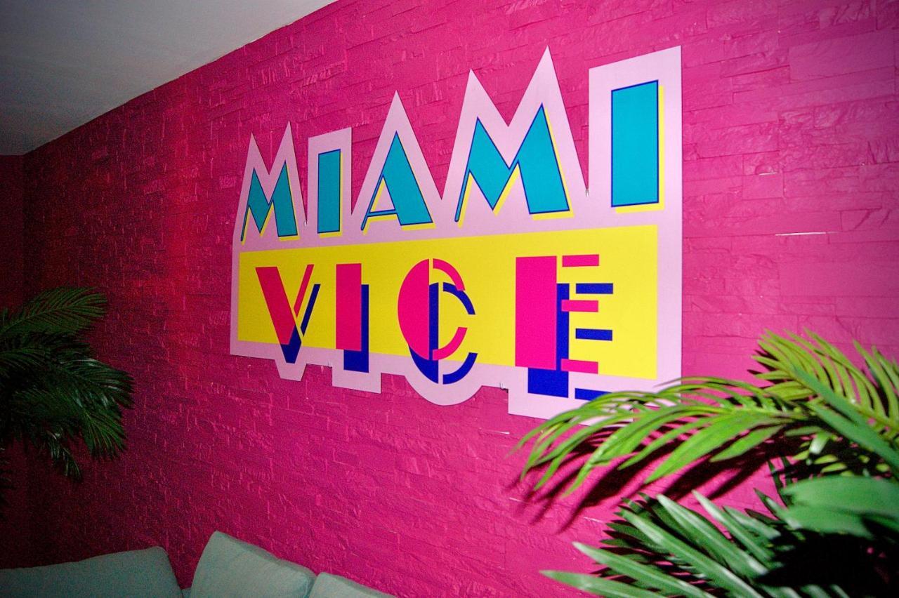 Capsule Miami Vice - Jacuzzi - Billard - Ecran Cinema & Netflix - Ping-Pong - Nintendo & Jeux- Льєвен Екстер'єр фото