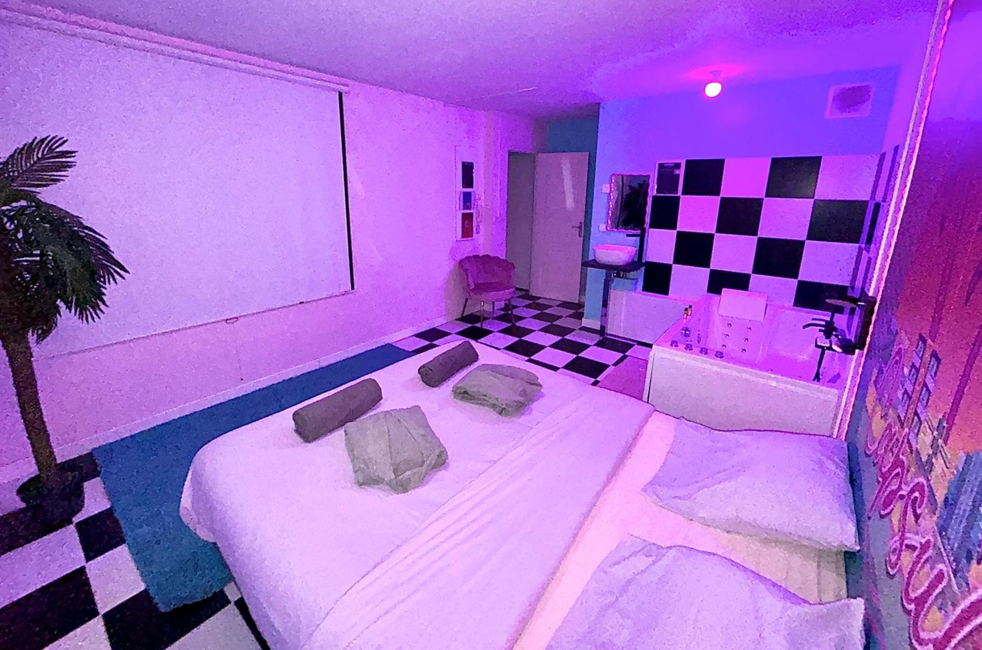 Capsule Miami Vice - Jacuzzi - Billard - Ecran Cinema & Netflix - Ping-Pong - Nintendo & Jeux- Льєвен Екстер'єр фото
