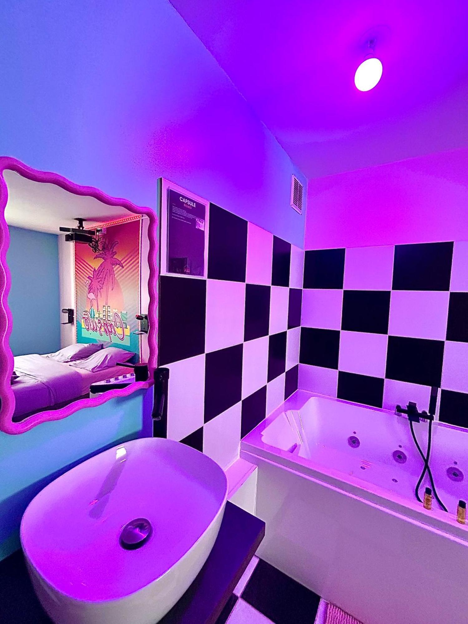 Capsule Miami Vice - Jacuzzi - Billard - Ecran Cinema & Netflix - Ping-Pong - Nintendo & Jeux- Льєвен Екстер'єр фото