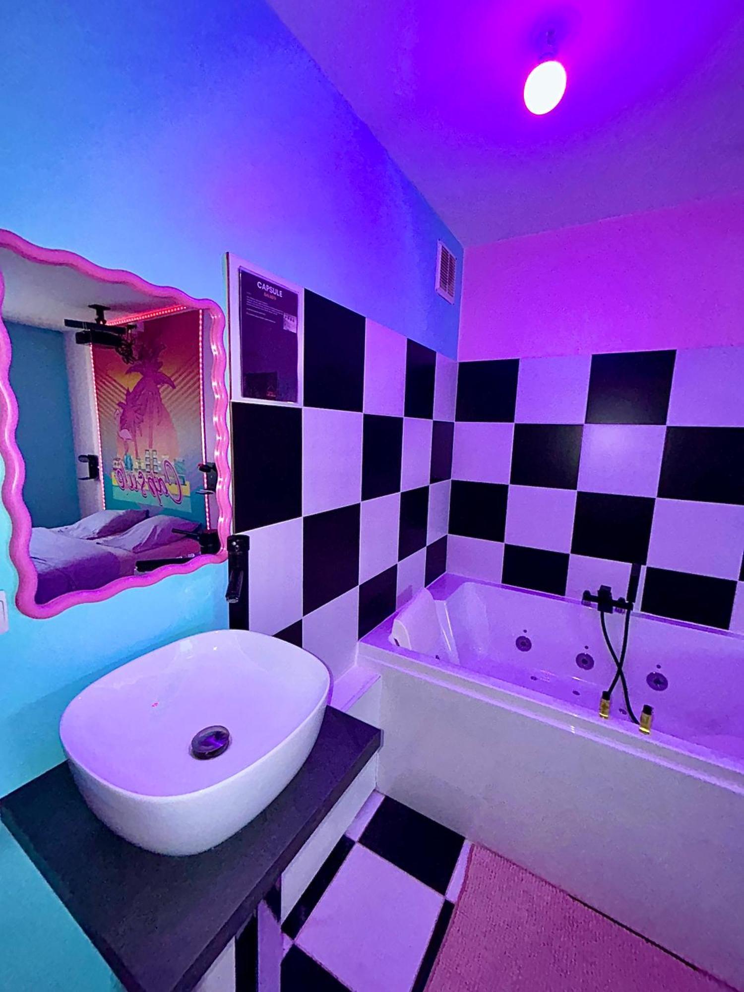 Capsule Miami Vice - Jacuzzi - Billard - Ecran Cinema & Netflix - Ping-Pong - Nintendo & Jeux- Льєвен Екстер'єр фото